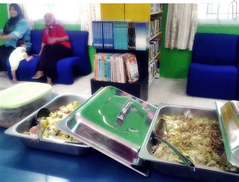 Digalakkan untuk bawa makanan untuk dikongsi. Perpustakaan Desa PNM Kg Ladang Batu: Jamuan Hari Raya 2012