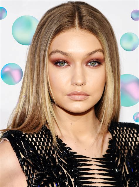 Gigi Hadid Always Wears These 5 Beauty Trends — And No One Has Noticed