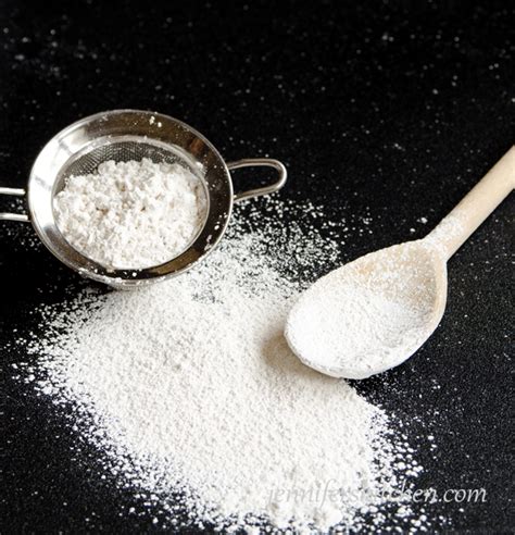 How To Make Homemade Powdered Sugar Even From Unrefined Sugars