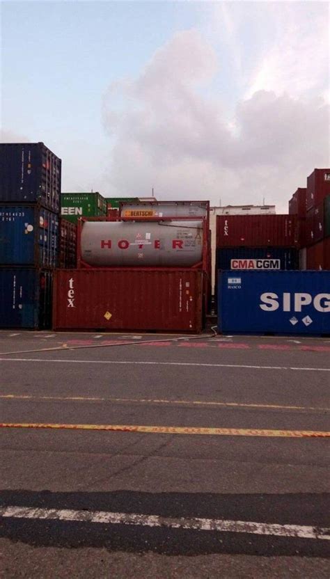 Container terminal 8 west, kwai chung, hong kong. 高雄港有毒化合物洩漏 環保局善後中 - 中時電子報