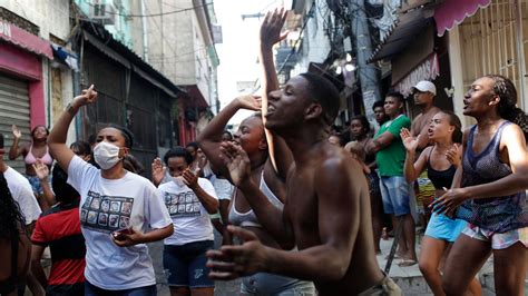 Brazil At Least 28 Killed Including An Officer In Rio De Janeiro Police Shootout With Drug