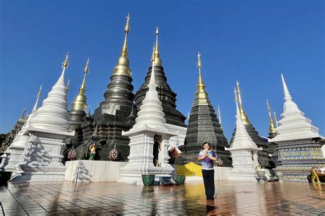 【泰國清邁府旅遊】清邁藍廟 Wat Ban Den：佔地128萬平方公尺超廣大，藍色屋頂漂亮的寺殿群，莊嚴肅穆好拍照，清邁聞名佛教廟宇