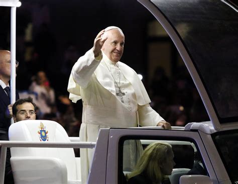 Papal Motorcade Winds Through City To Acclaim Of Crowds Catholic Philly