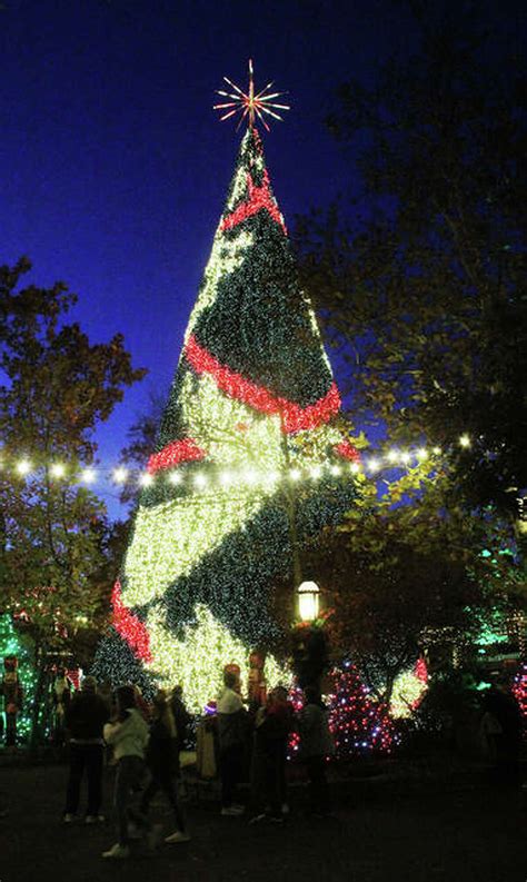Silver Dollar Citys New 8 Story Lighted Tree Highlights Christmas Season