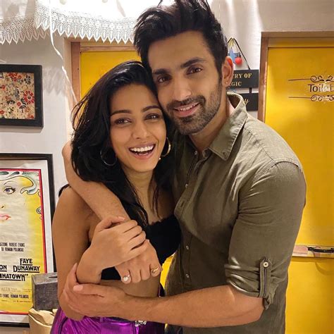 From Dancing To Candle Light Dinner A Quick Look At How Kumkum Bhagya S Sriti Jha And Arjit