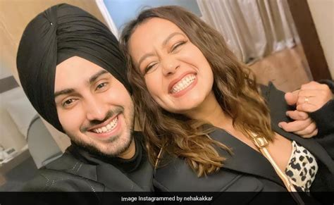 Neha Kakkars Pani Poori Date With Husband Rohanpreet Singh Is Cute