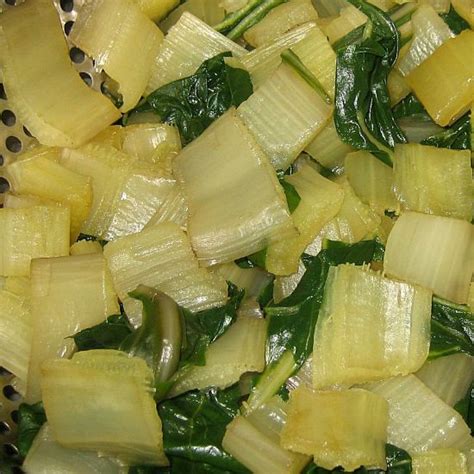 Avec sauce soya, citron, poitrines de poulet, ail, moutarde à l'ancienne, miel, coriandre moulue. Les côtes de bettes à la voironnaise