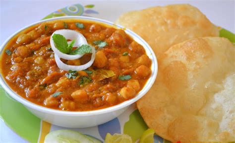 This is a sanjeev kapoor exclusive recipe. छोले-भटुरे : Chole Bhature Recipe in Marathi - Marathi Recipes