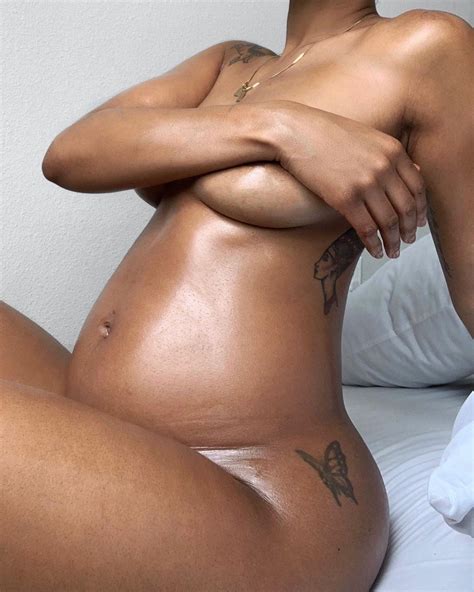 Monti Dever Nude Through Her Entire Pregnancy In Photos