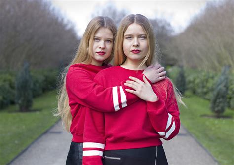Portraits Of Identical Twins Reveal Their Similarities And Differences Hawkins Bay Dispatch