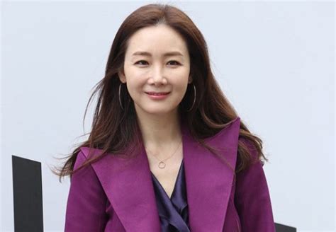 Considered one of south korea's most beautiful women. Star actress Choi Ji-woo gives birth to her first child