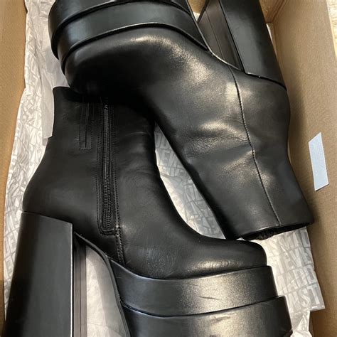 Steve Madden Cobra Booties Size Womens Subtle Depop