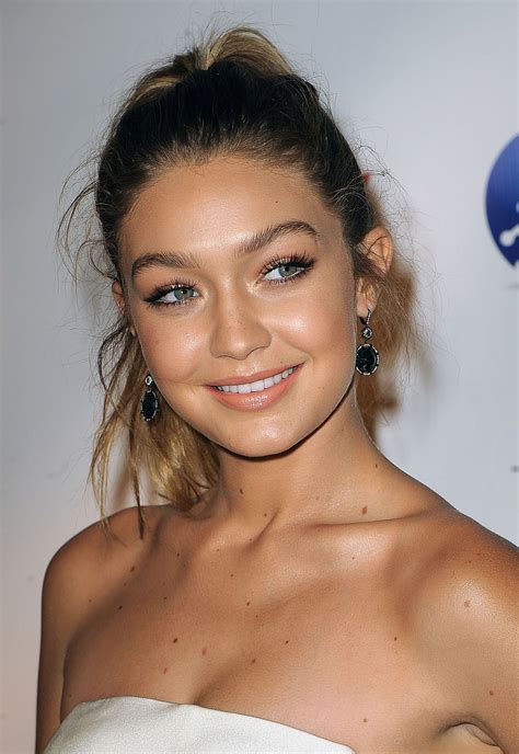 Youve Got To See This Genius Eyeliner Trick On Gigi Hadid Close Up
