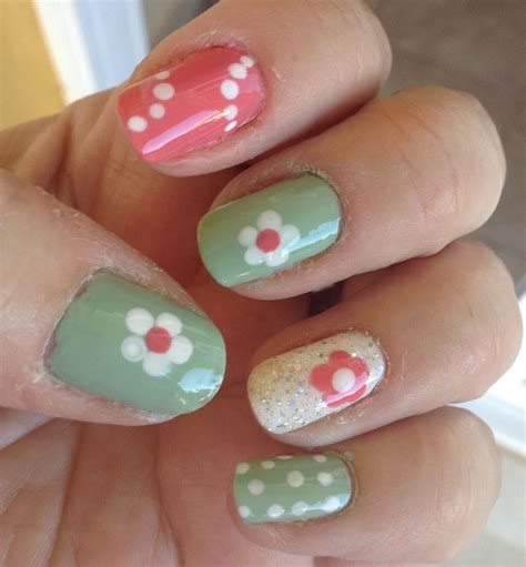 My Nail Art Flowers Dots And Glitter Flower Nails Dot Nail Art