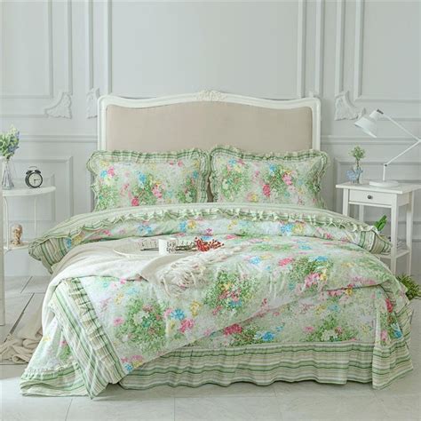 Queen size bedding sets are especially designed to fit queen sized beds. Beautiful Lime Green Beige Blue Gold and Hot Pink Floral ...
