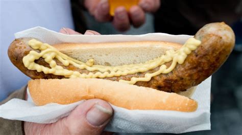 Fußball Bundesliga Preis Schock So Teuer Werden Wurst Und Bier Im