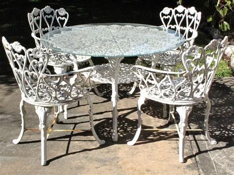 2x outdoor wrought iron chairs. McCollough Estate Starts On 12/10/2015 | Iron patio ...