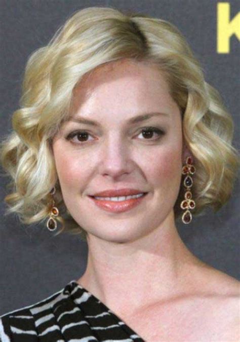 Sexy tousled wavy bob for brunettes. 40 Gorgeous Wavy Bob Hairstyles To Inspire You - Beauty Epic