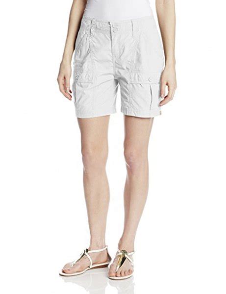 How To Style White Cargo Shorts For Women