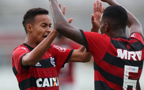 Tenho que rir mesmo do menguinho!.nossos velhos e fregueses sempre!!! São Paulo e Flamengo se encontram em semifinal do ...