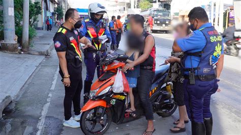 Mmda Apprehends Dozens Of Riders Without Motorcycle Helmets