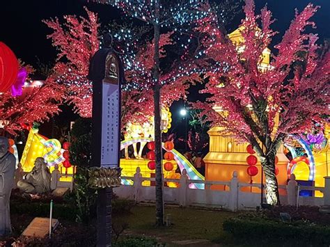 Operated by the fo guang shan (fgs) malaysia chapter, the buddhist and charitable organisation from taiwan, which is better known by its the best time to visit dong zen temple is during chinese new year. Fo Guang Shan Dong Zen Temple, Jenjarom - Tripadvisor