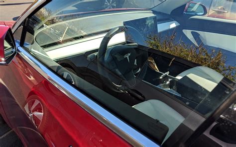 Shut the center storage compartment door with anything heavier than a baby's touch and it flies back open again. tesla-model-3-white-interior-3-feb2018 - TESLARATI