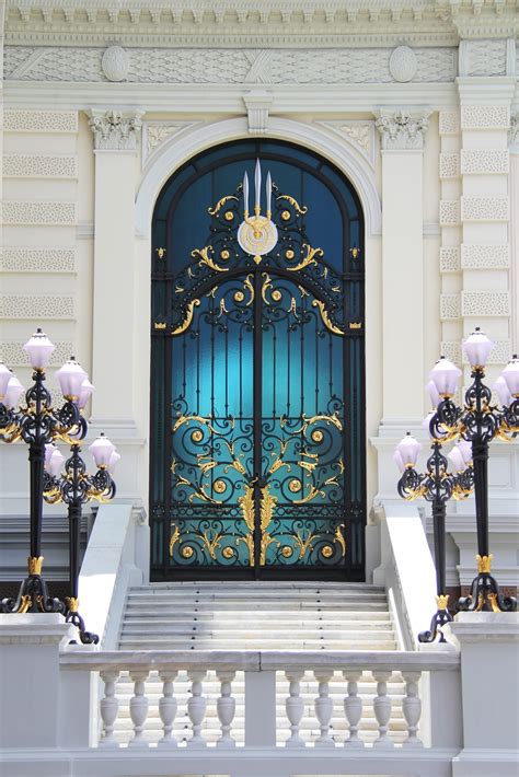 15 Mansion Entrances Collection A Day