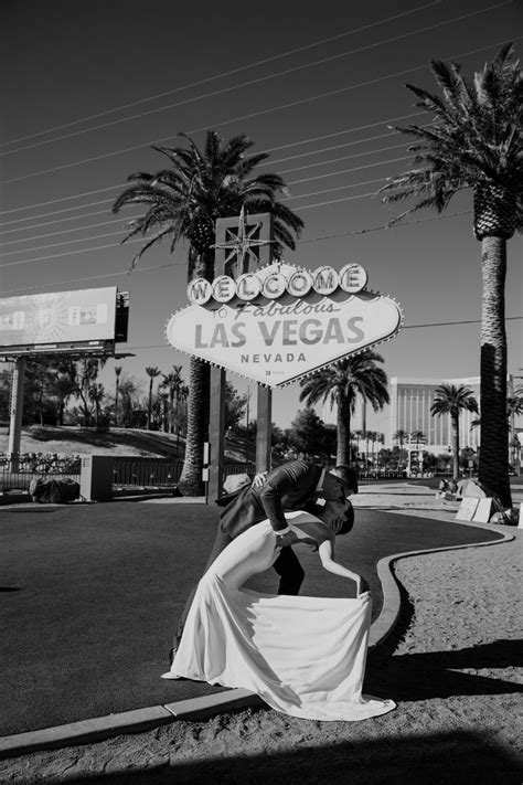 Real Wedding Marnie Conor Intimate Vegas Wedding In Alyssa Kristin Gown｜aandbé Bridal Shop