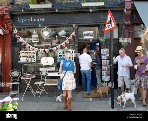 Sunday Flower Market Day On Columbia Road Hackney In East London Stock