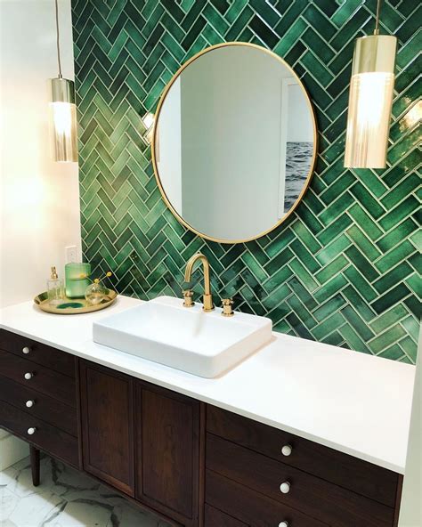 Bathroom Goals 💚🙌🏼custom Imported Tile Backsplash In Beautiful Emerald