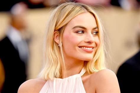 Want Glowing Healthy Skin These Are The Ingredients You Need Margot Robbie Hair Actress