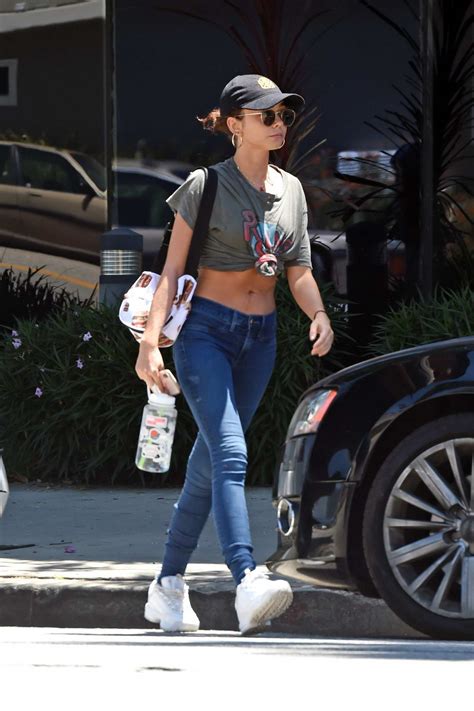 Sarah Hyland Shows Off Her Midriff As She Runs Errands In Los Angeles