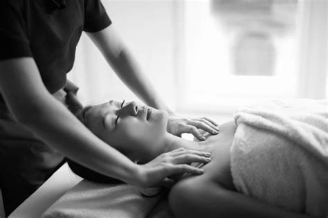 3 Ways Massage Therapy Improves Mental Health Etobicoke High