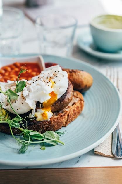 Premium Photo Healthy Breakfast From Poached Eggs And Veggies