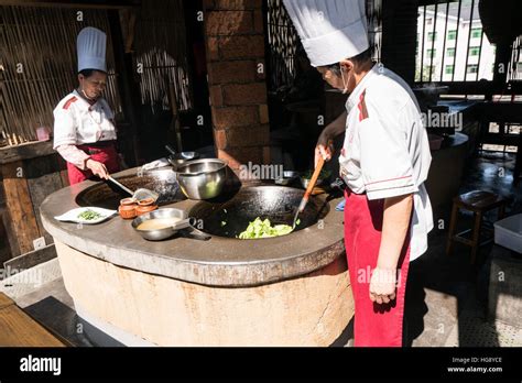 Traditional Chinese Kitchen Stock Photo Alamy