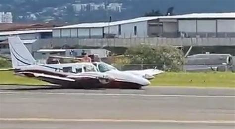 Plane Crashes Onto Runway And Spins Around As Landing Gear Is Torn Apart Hot World Report
