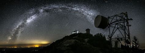 Meteors Andromeda And The Milky Way Dazzle In Amazing Photo Night