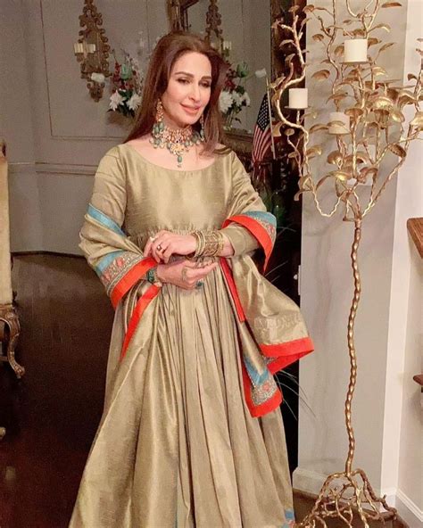 Alluring Pictures Of Reema Khan With Her Husband From A Recent Wedding