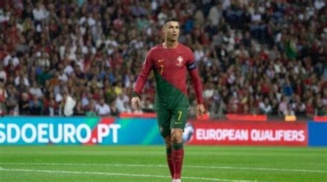 Cristiano Ronaldo Marca Duas Vezes Por Portugal E Se Torna O Artilheiro