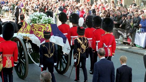 A Look Back At Princess Dianas Heartbreaking Funeral