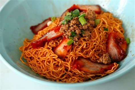 Kolo mee is a sarawak malaysian dish of dry noodles tossed in a savory pork and shallot mixture, topped off with fragrant fried onions. Sarawak Kolok Mee & Laksa @ New 2020 Restaurant