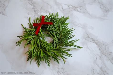 Diy Christmas Mini Wreaths The Things She Makes