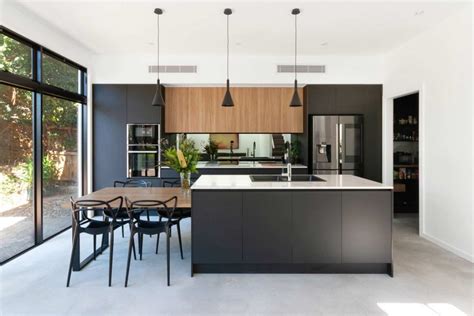 Don't be caught up with the latest and hottest kitchen that will soon fade out and will make your home look dated, or worse, tacky. Kitchen Ideas | Image Gallery | Premier Kitchens Australia