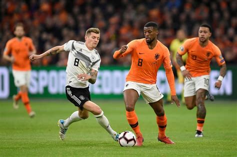 David alaba patzt und schenkt oranje einen elfmeter. Deutschland mit Last-Minute-Sieg gegen die Niederlande