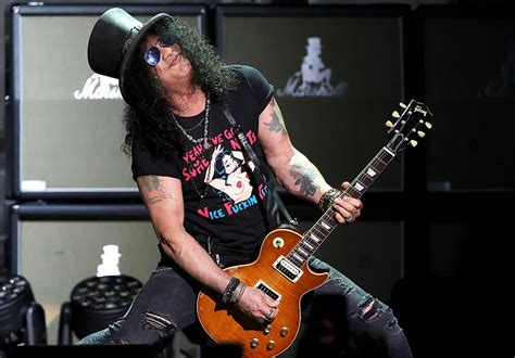 Guns N Roses Guitarist Slashs Guitars Gears And Euipment