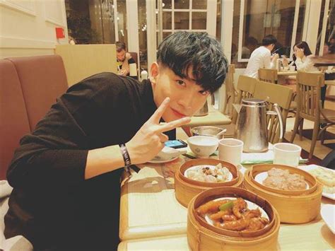 Posted on february 11, 2019august 15, 2019. 半裸與男星互揉胸肌 黃宏軒高喊「異常興奮」 - 中時電子報