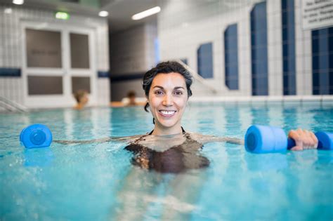 Five Of The Best Exercises To Try In A Pool Aqua Fitness Fitness Body