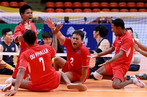 Cambodian Sitting Volleyball Team Strives For Improvement