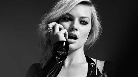 Download Face Blonde Black And White Monochrome Australian Actress Celebrity Margot Robbie 4k